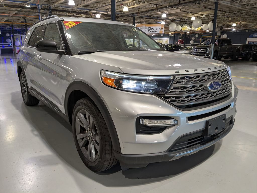 Used 2023 Ford Explorer XLT w/ Equipment Group 202A AWD/4WD image 5