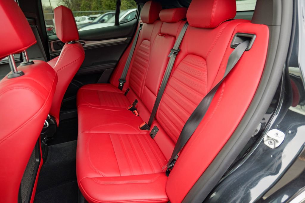 Used 2024 Alfa Romeo Stelvio Ti w/ Performance Driving Package image 29