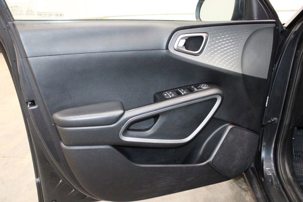 Used 2020 Kia Soul LX image 16