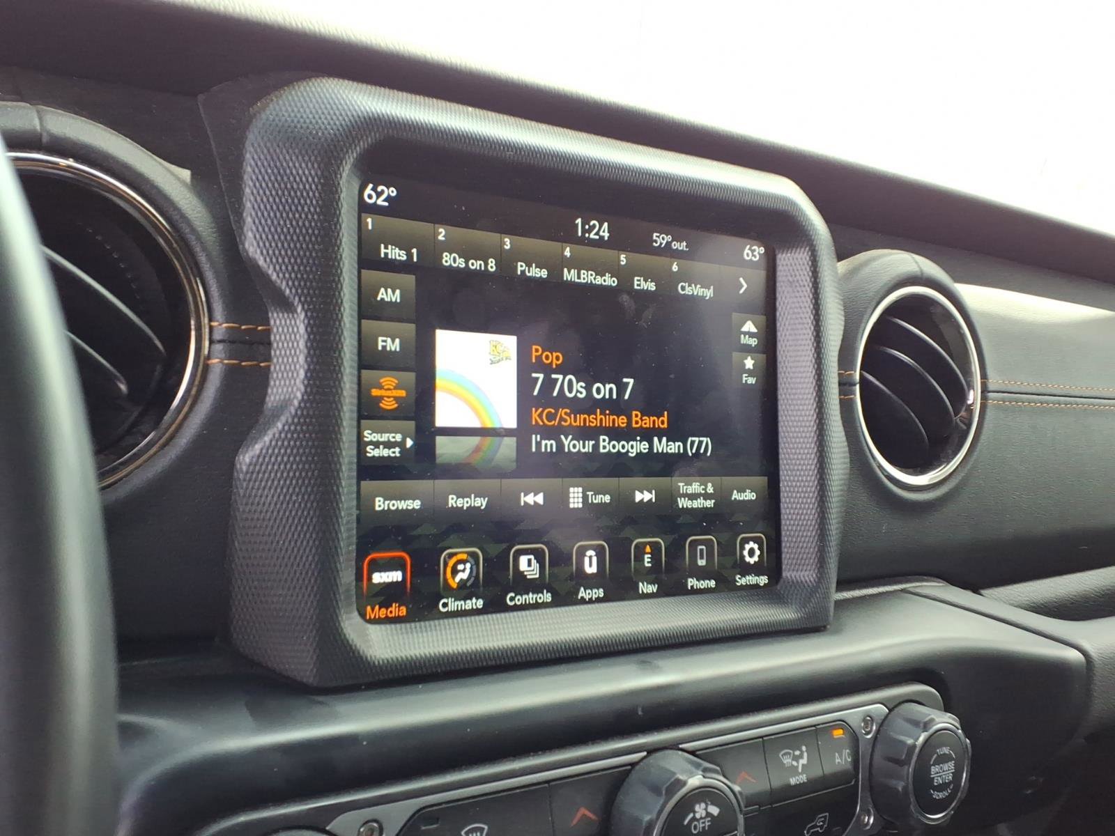 Used 2021 Jeep Wrangler Unlimited Sahara AWD/4WD image 12