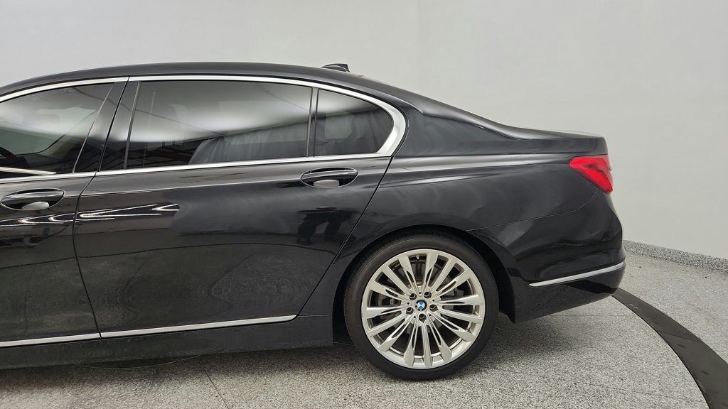 Used 2018 BMW 750i xDrive AWD/4WD image 13