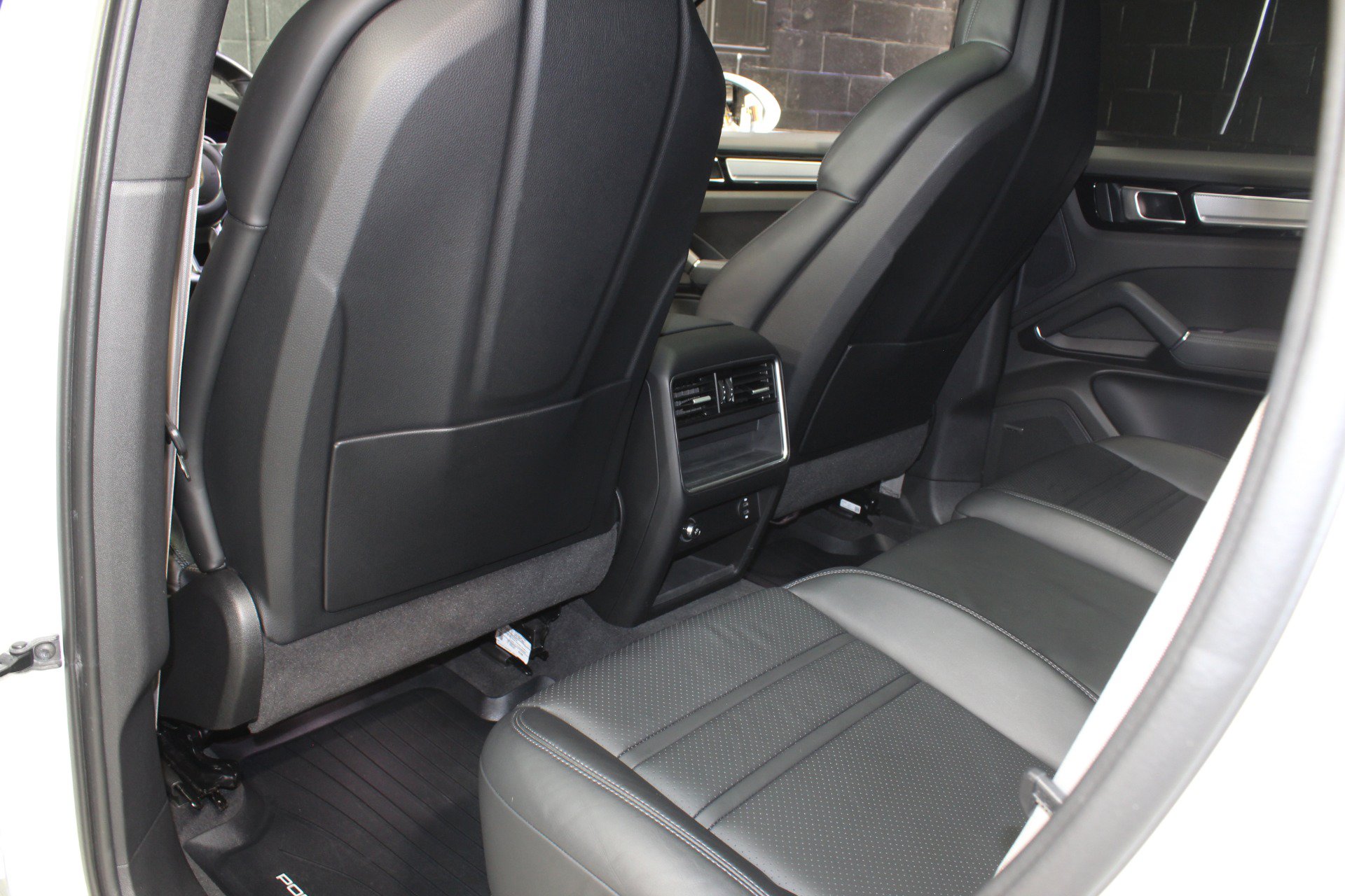 Used 2022 Porsche Cayenne Platinum Edition AWD/4WD image 44