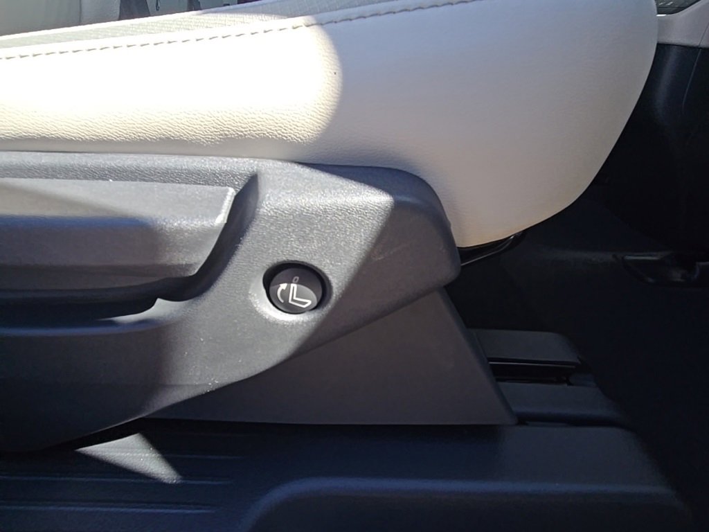 New 2025 Nissan Pathfinder SL w/ Black Appearance Package image 33