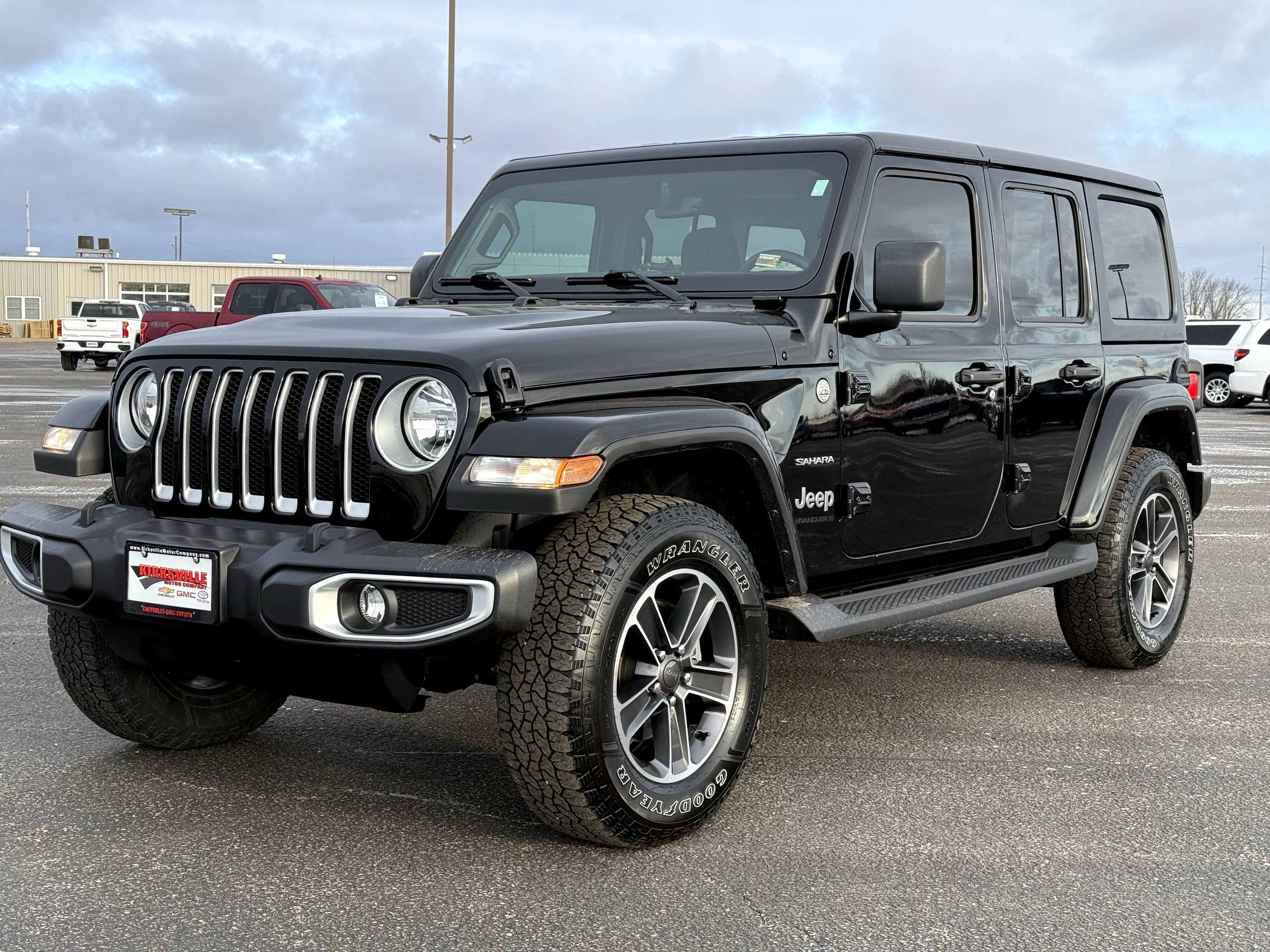 Used 2023 Jeep Wrangler Sahara image 8