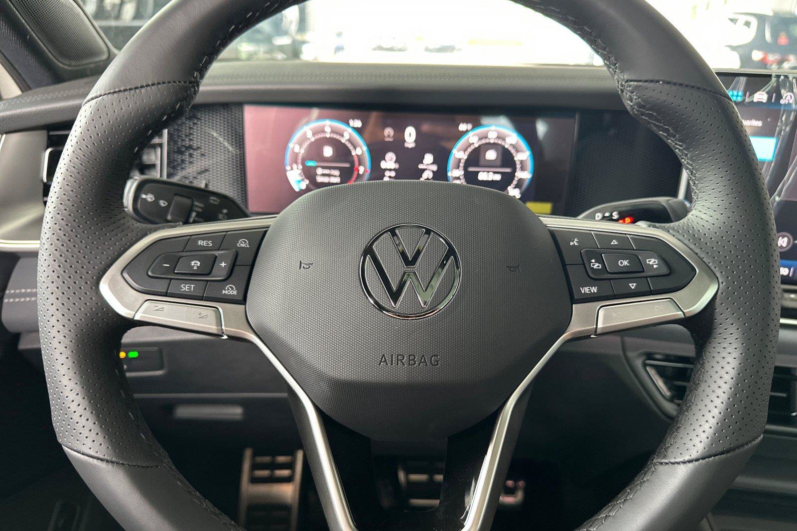 New 2026 Volkswagen Tiguan SE R-Line AWD/4WD image 22