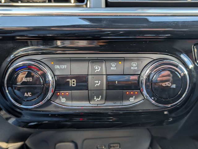 Used 2024 Chevrolet Trax RS w/ Sunroof Package image 24