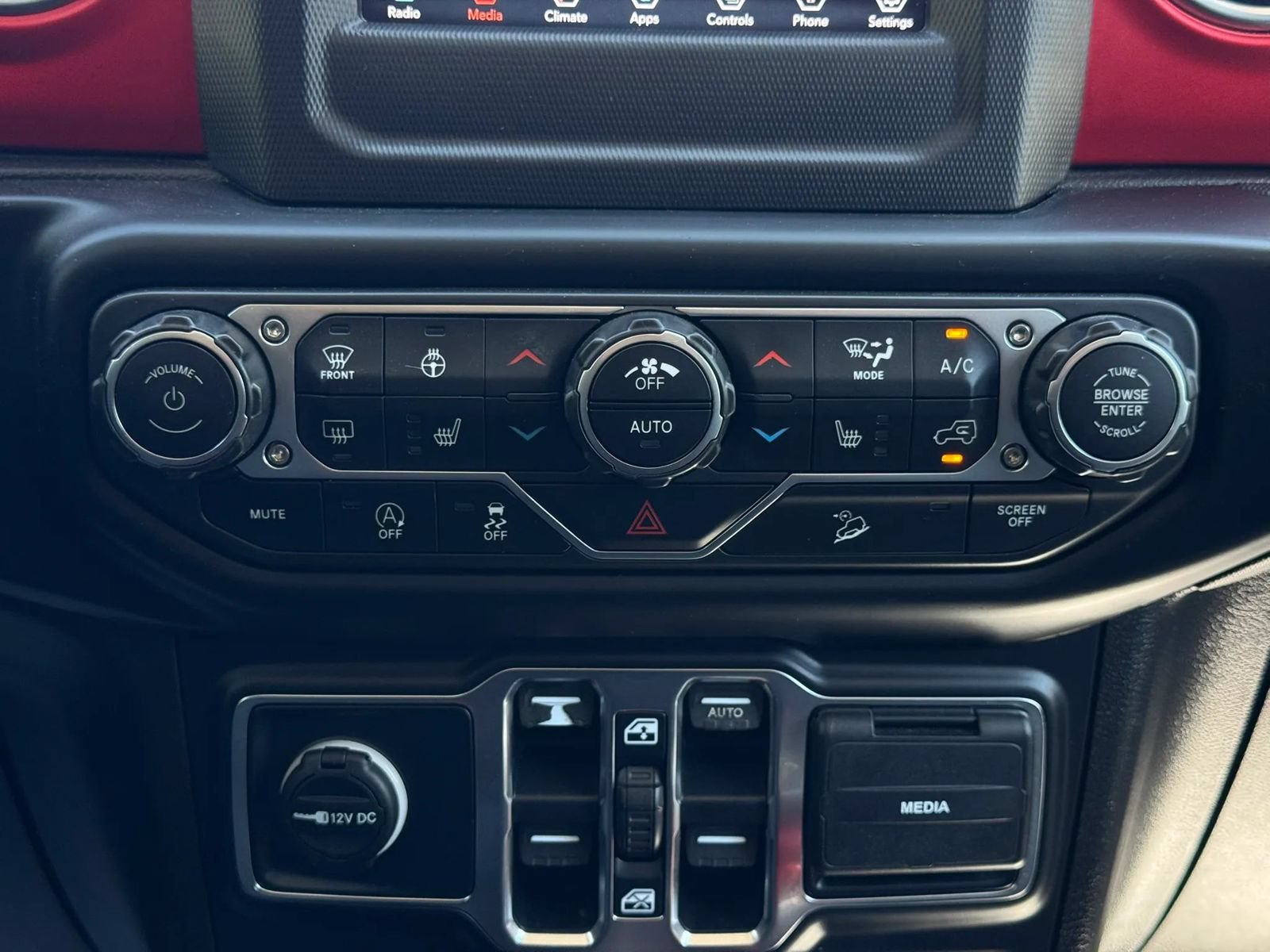 Used 2019 Jeep Wrangler Unlimited Rubicon w/ Cold Weather Group AWD/4WD image 26
