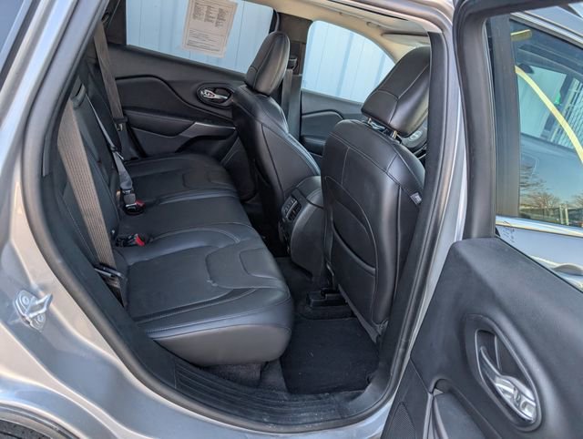 Used 2019 Jeep Cherokee Limited image 19