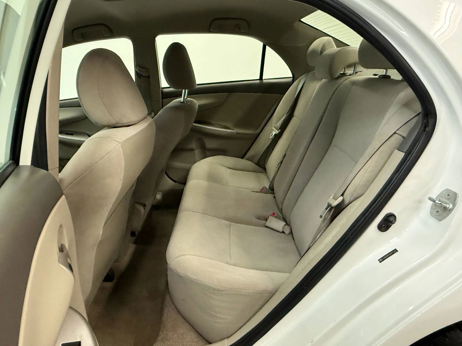 Used 2010 Toyota Corolla LE image 19