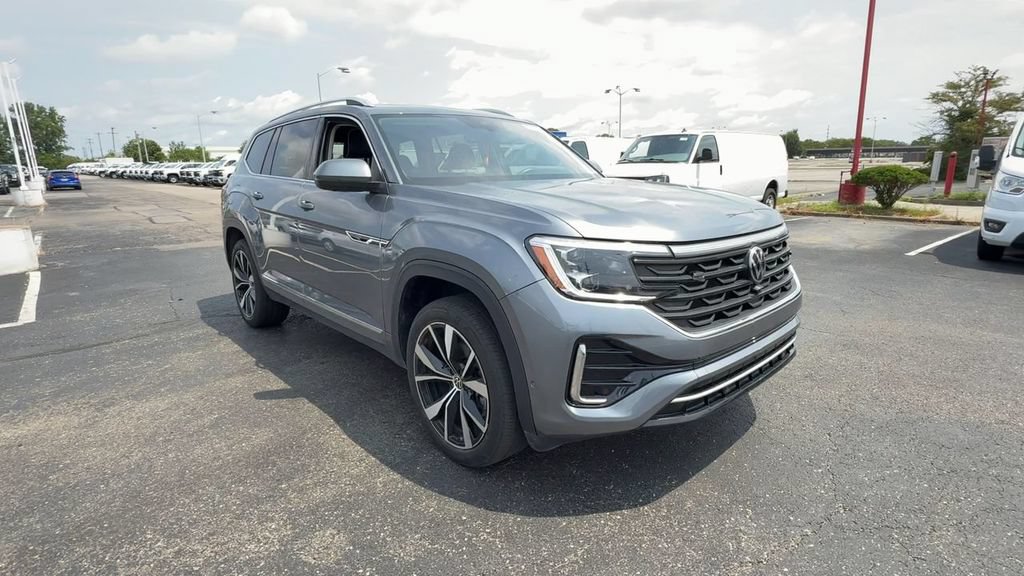 Used 2024 Volkswagen Atlas SEL Premium R-Line AWD/4WD image 2