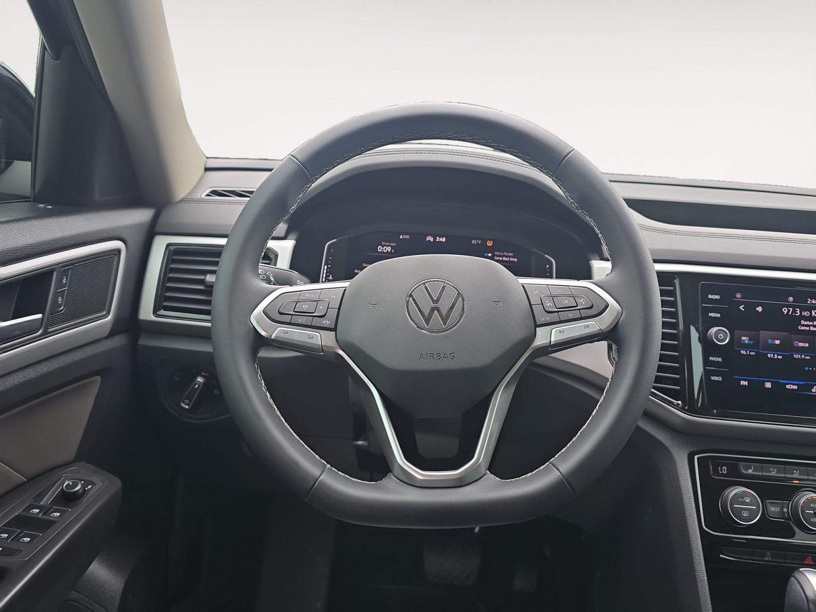Used 2023 Volkswagen Atlas SE w/ Black Wheel Package FWD image 13
