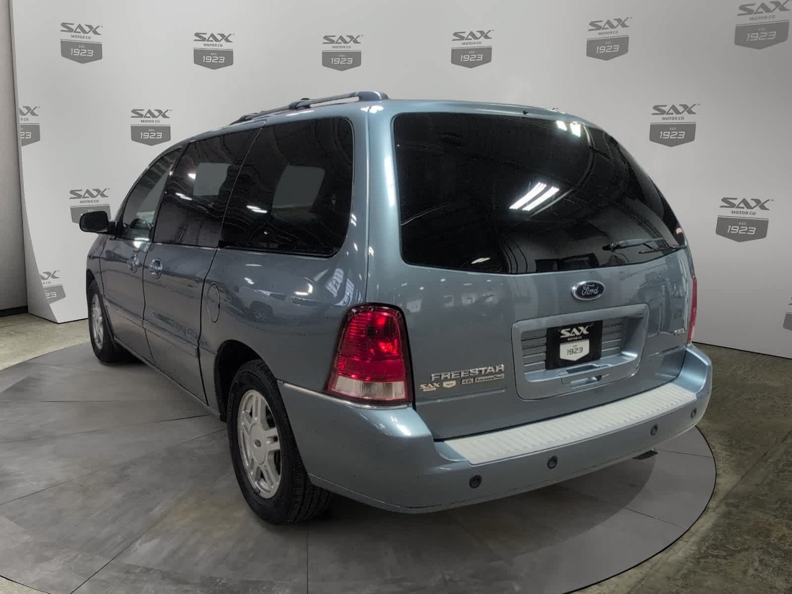 Used 2004 Ford Freestar SEL FWD image 3