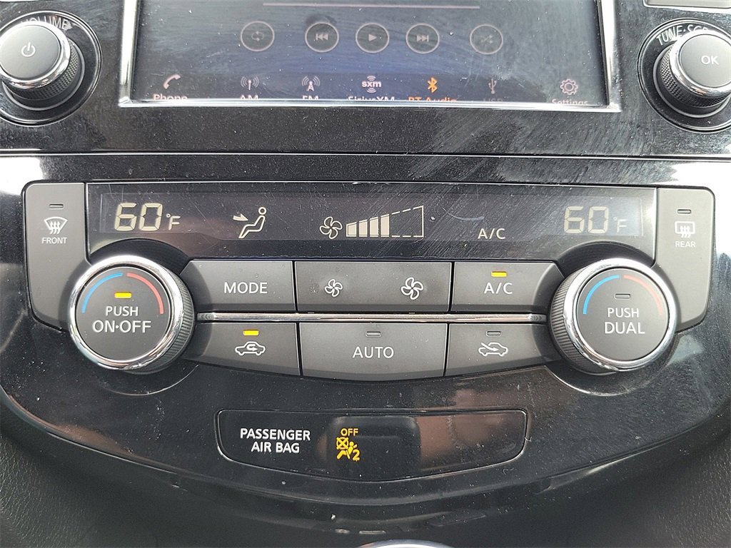 Used 2020 Nissan Rogue SL w/ Premium Package image 12