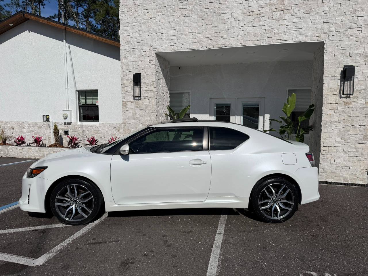 Used 2015 Scion tC 2D Hatchback image 2