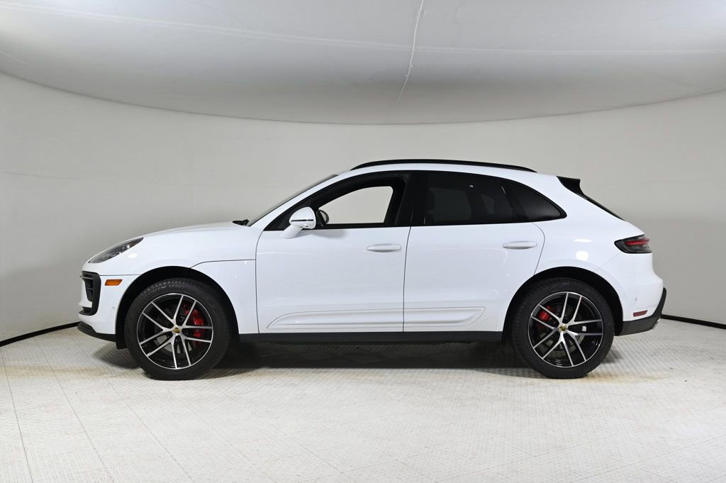 Certified 2022 Porsche Macan S image 2
