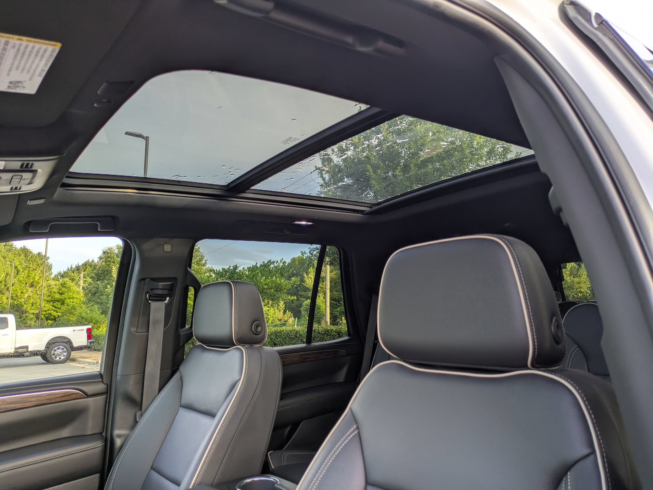 Used 2024 Chevrolet Tahoe Premier AWD/4WD image 26