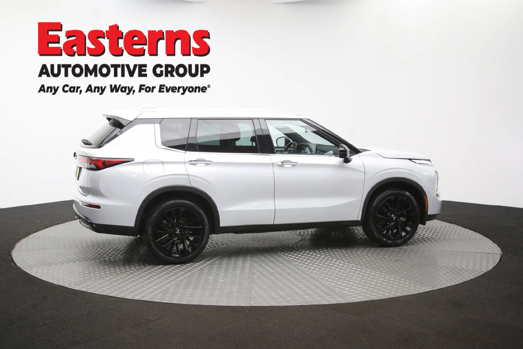 Used 2023 Mitsubishi Outlander SE Black Edition AWD/4WD image 46