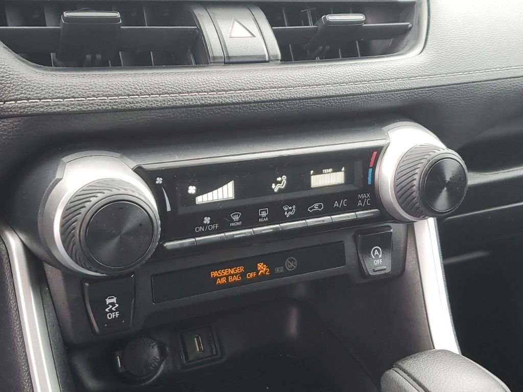 Used 2021 Toyota RAV4 LE image 21