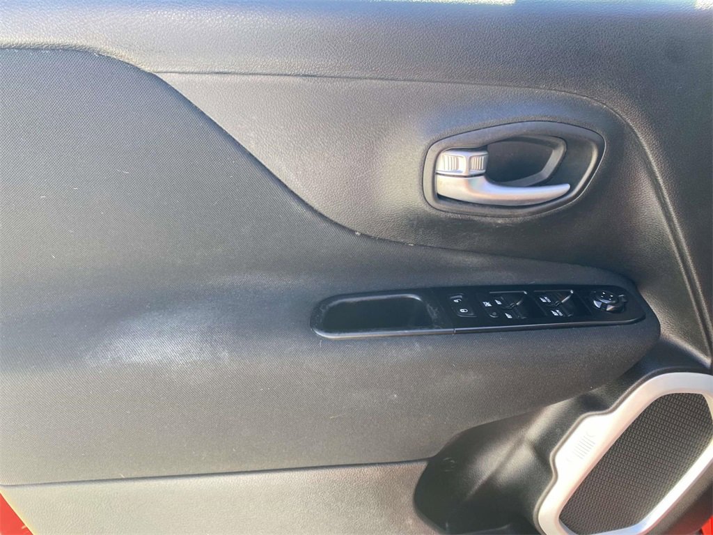 Used 2020 Jeep Renegade Latitude image 19