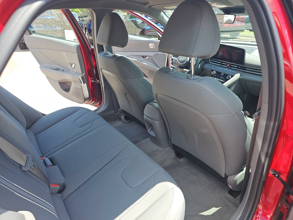 Certified 2024 Hyundai Elantra Blue FWD image 11