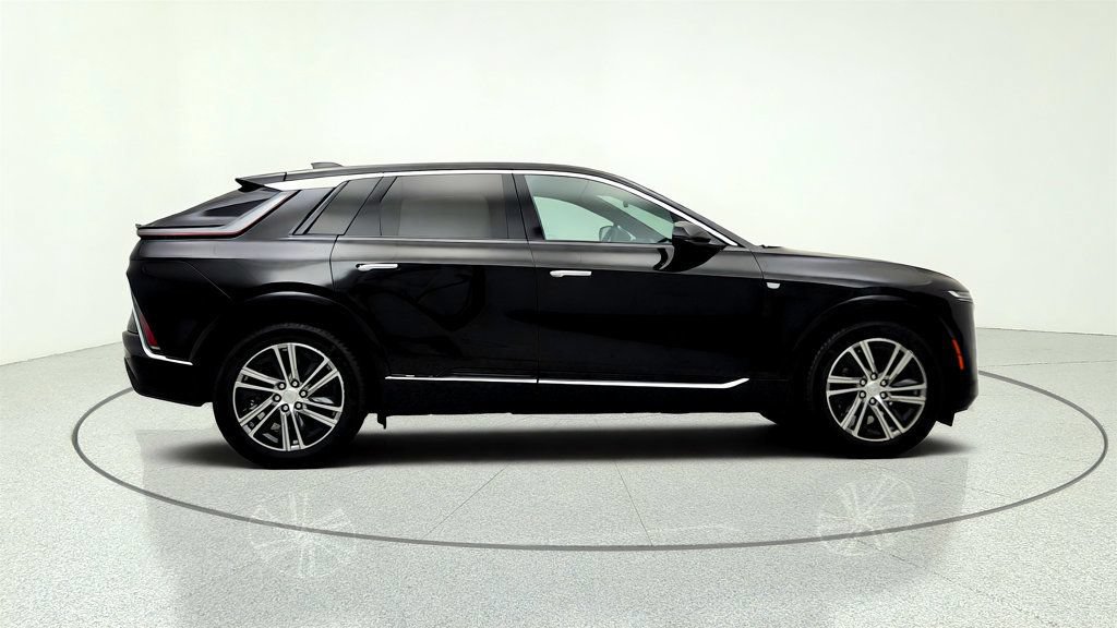 Used 2025 Cadillac Lyriq Luxury w/ LPO, Floor Liner Package RWD image 4