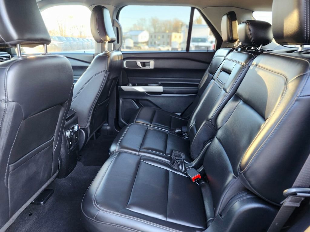 Certified 2022 Ford Explorer XLT w/ Equipment Group 202A image 15
