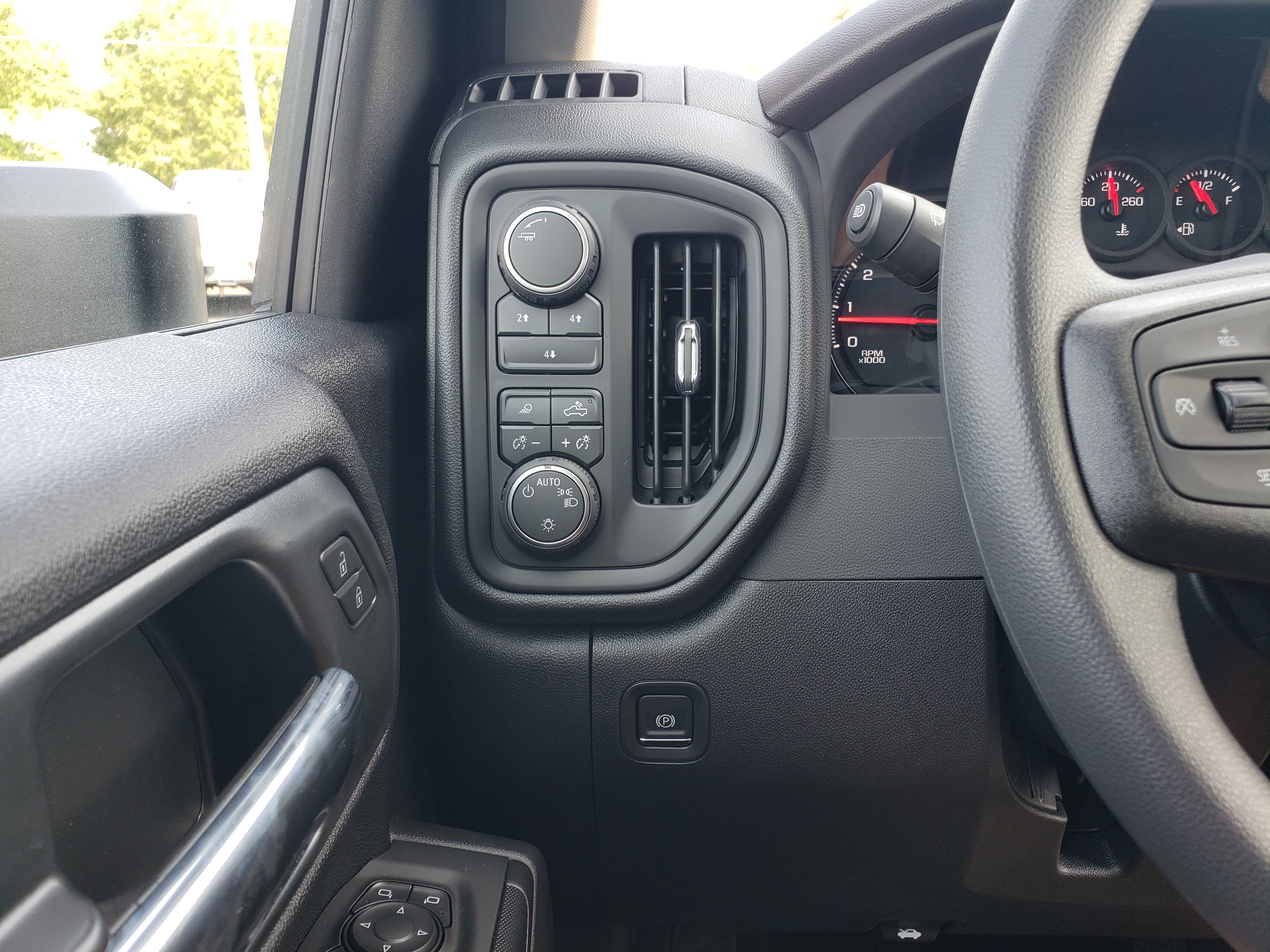 New 2026 Chevrolet Silverado 2500 Custom w/ Custom Value Package AWD/4WD image 15