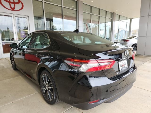 Used 2024 Toyota Camry XLE w/ Navigation Package AWD/4WD image 9