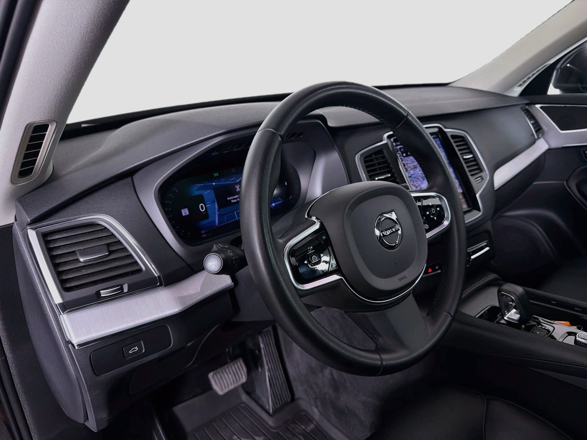 Certified 2023 Volvo XC90 B5 Core w/ Protection Package Premier AWD/4WD image 10