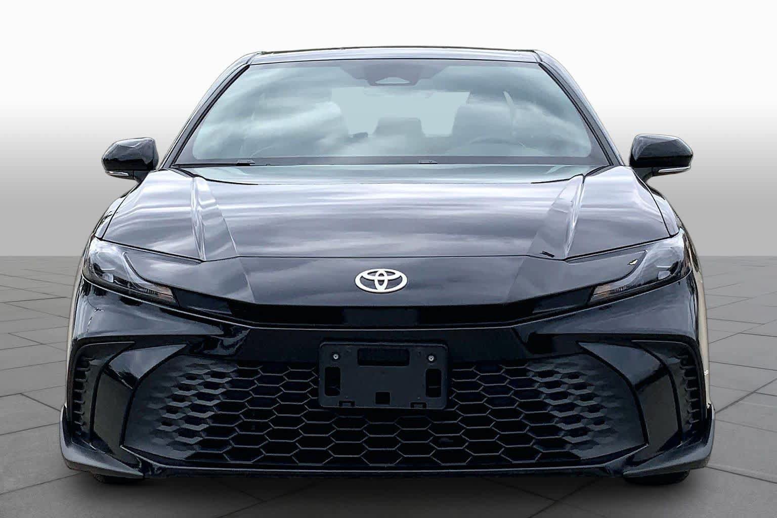 Used 2025 Toyota Camry SE FWD image 4