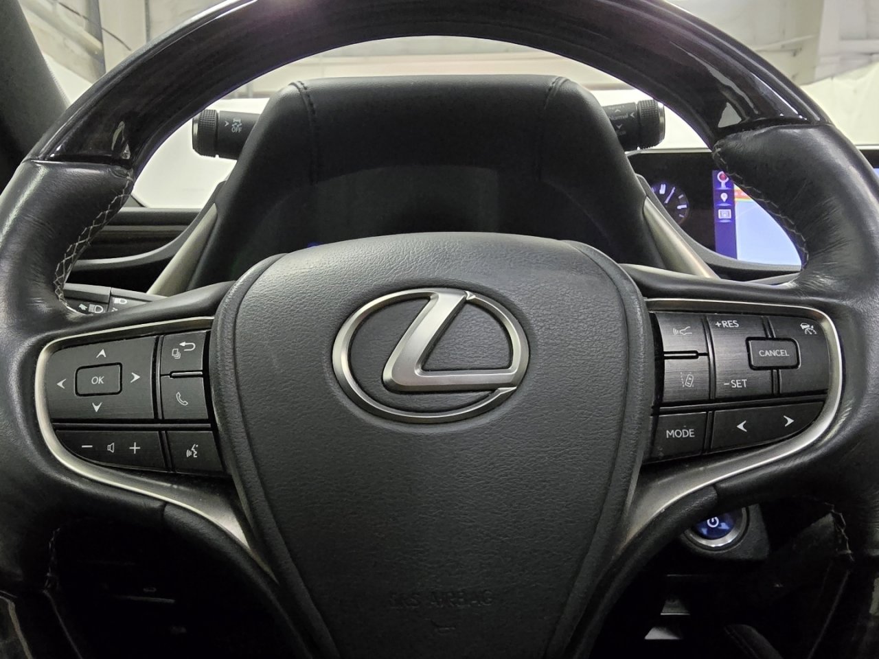 Used 2019 Lexus ES 300h w/ Accessory Package 2 image 25