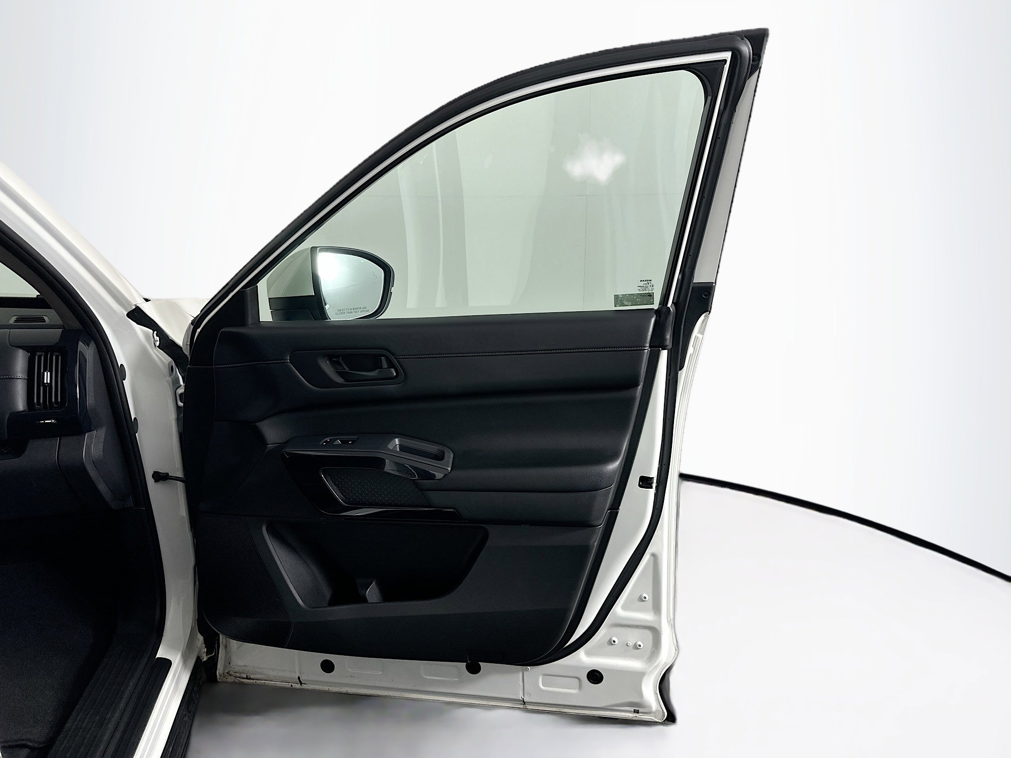 Used 2024 Nissan Pathfinder SV image 32