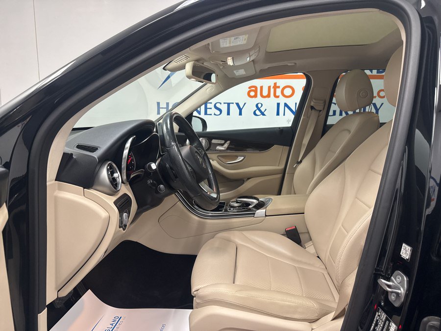 Used 2018 Mercedes-Benz GLC 300 4MATIC w/ Multimedia Package image 6