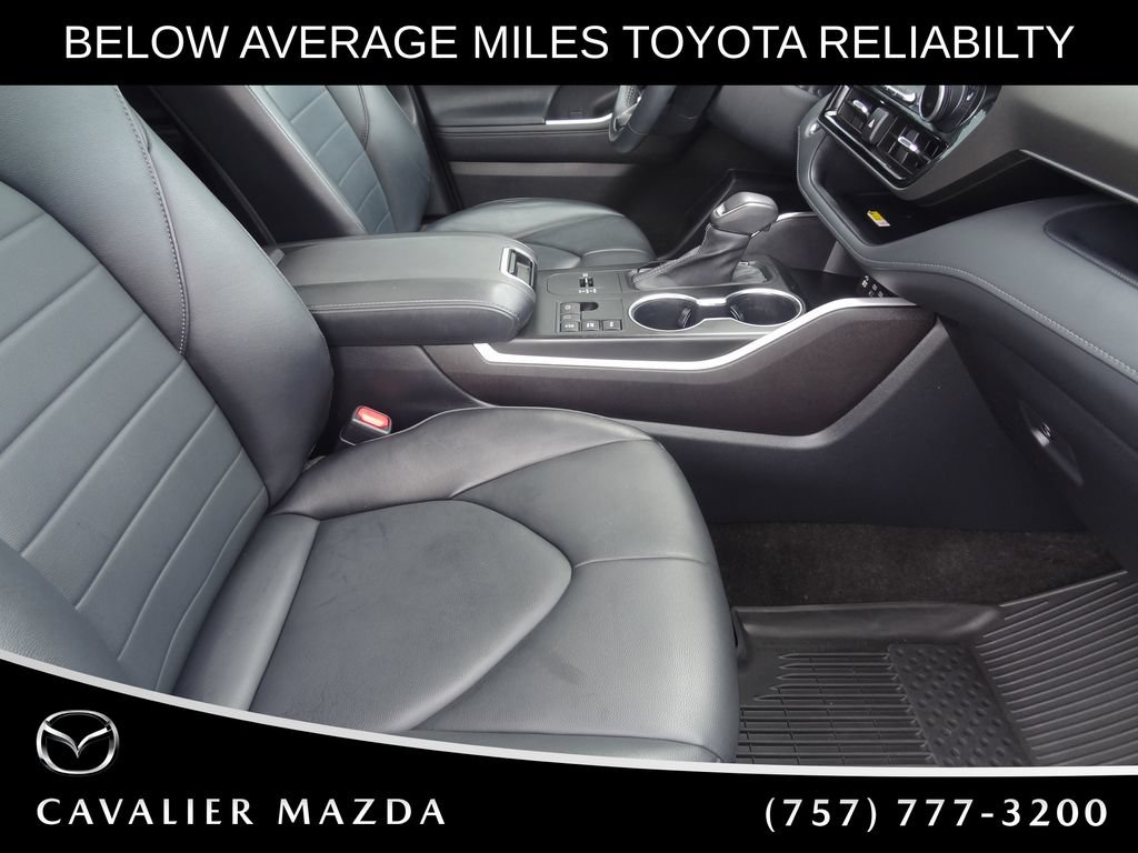 Used 2023 Toyota Highlander XLE AWD/4WD image 23