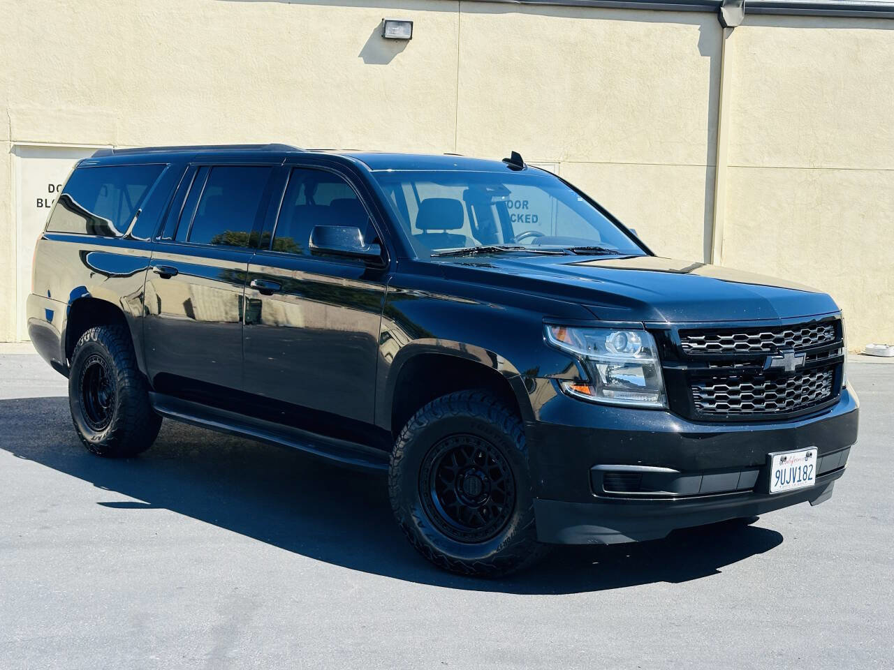 Used 2020 Chevrolet Suburban LT image 2
