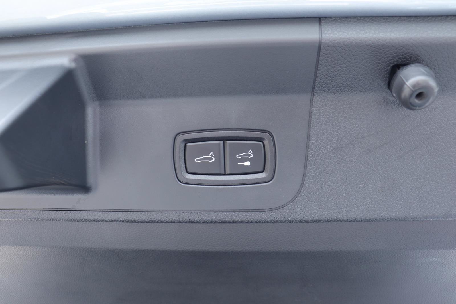 Used 2023 Porsche Panamera Platinum Edition w/ Sportdesign Package RWD image 17