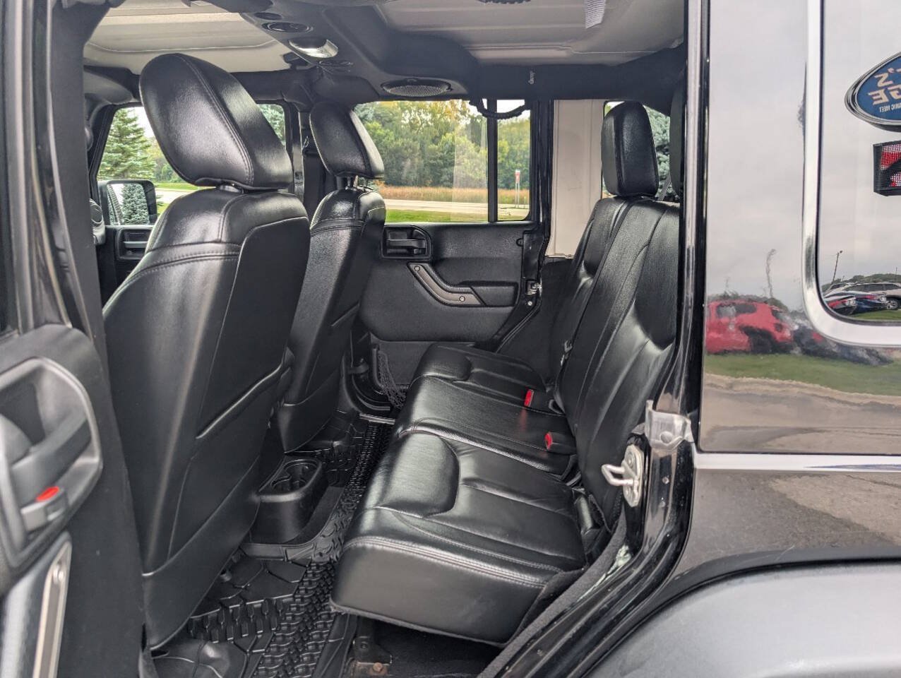 Used 2013 Jeep Wrangler Unlimited Sahara AWD/4WD image 13