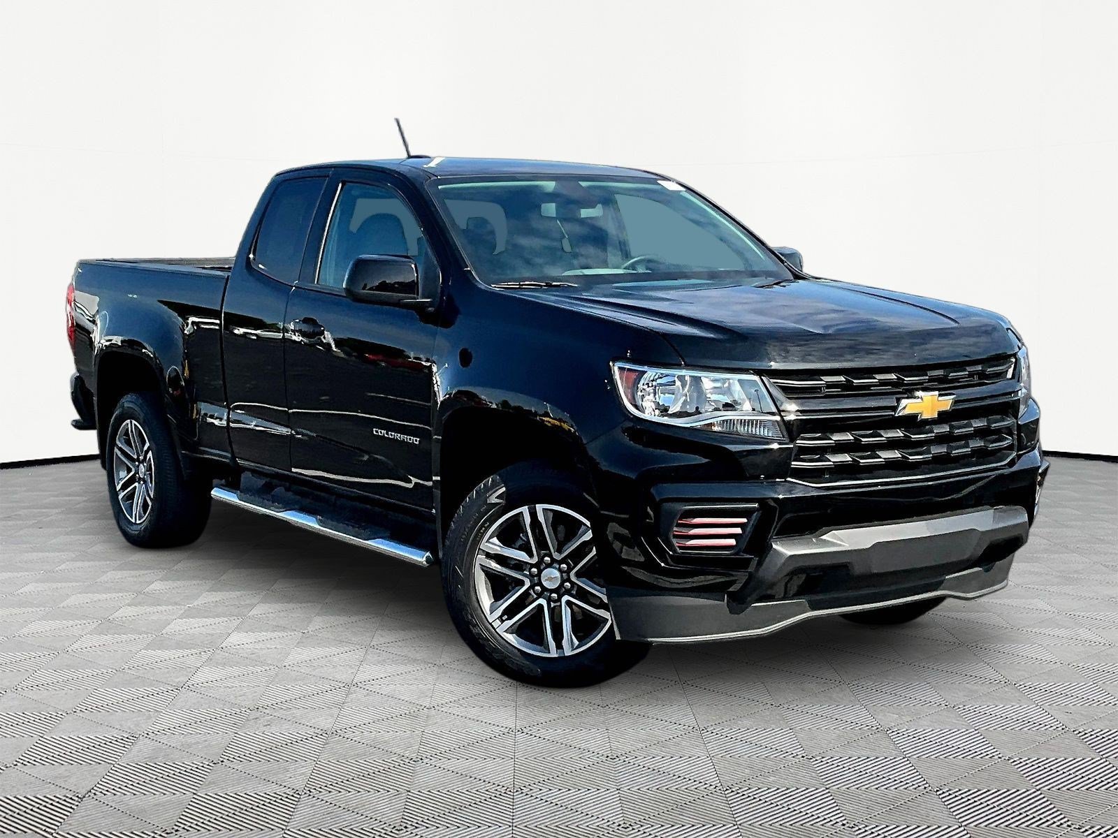Used 2022 Chevrolet Colorado W/T w/ Custom Special Edition RWD image 3
