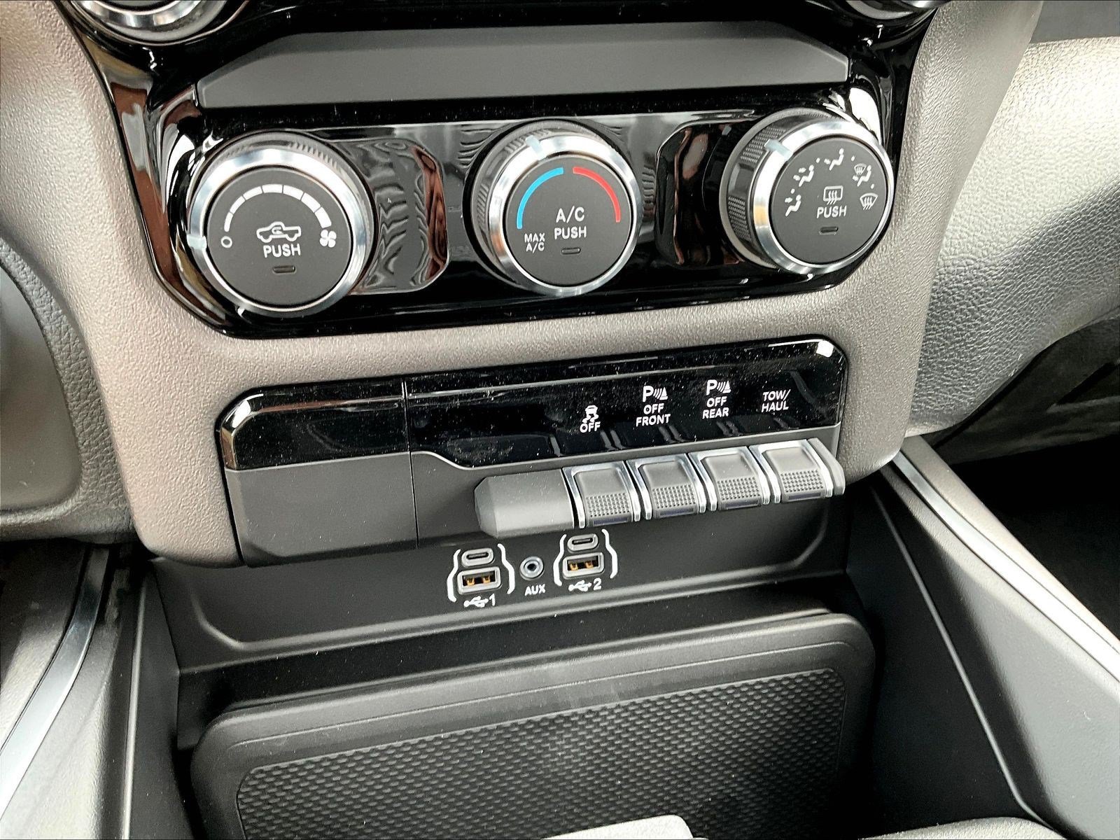New 2026 RAM 1500 Express AWD/4WD image 24