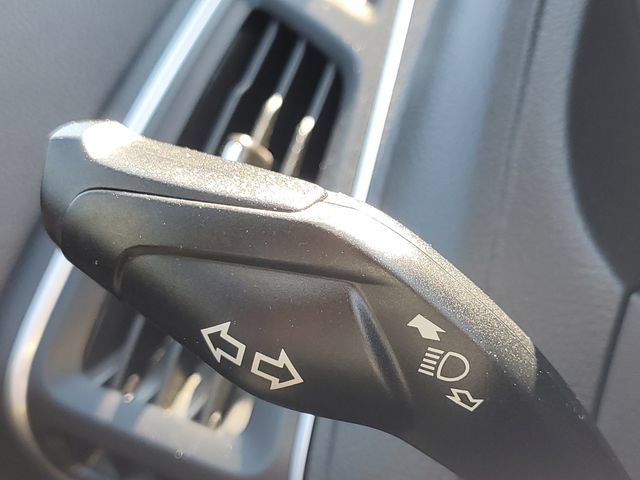 Used 2014 Ford Focus Titanium w/ Luxury Package FWD image 16