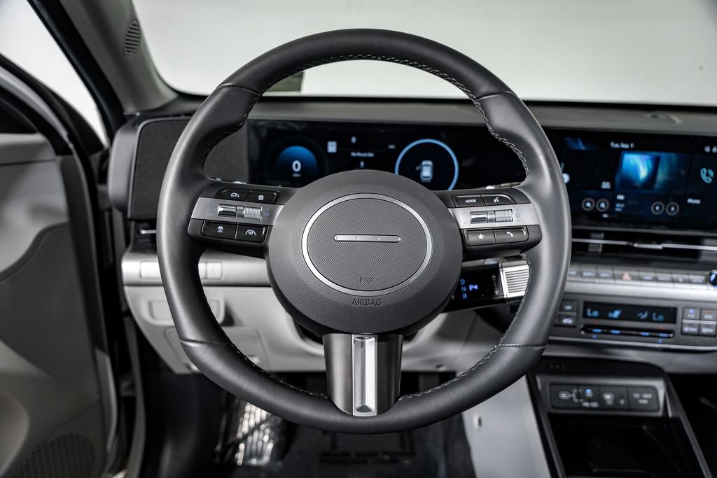 Certified 2025 Hyundai Kona SEL FWD image 25
