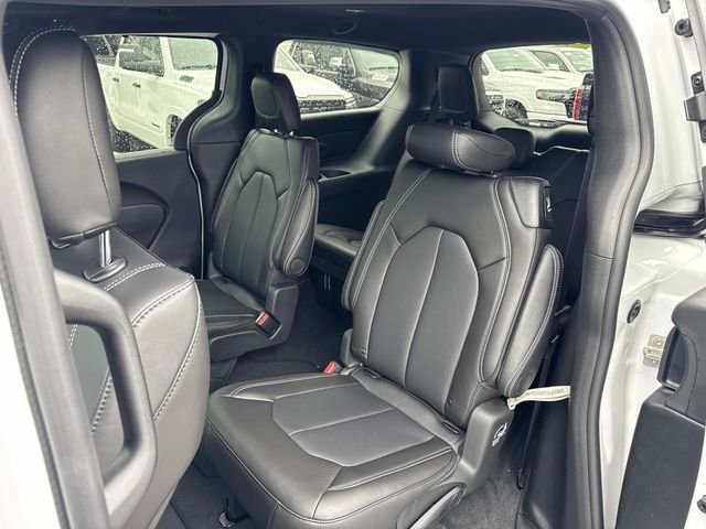 New 2026 Chrysler Pacifica Select image 13