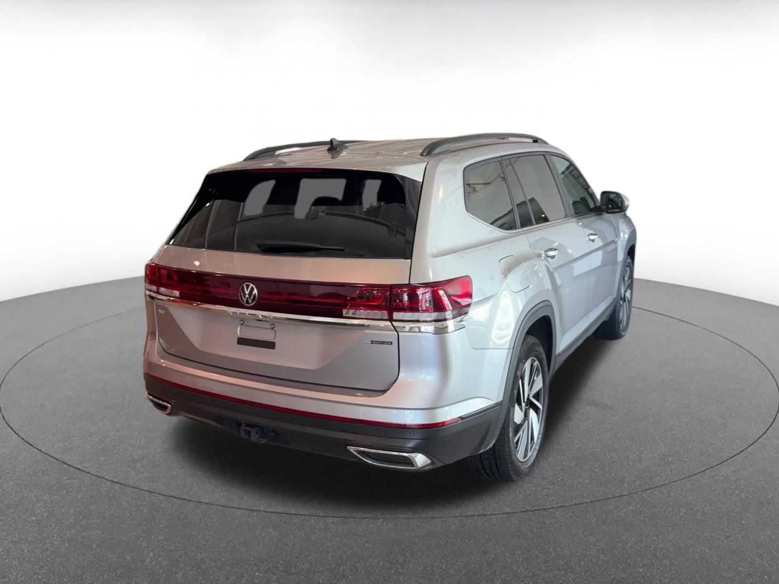 Used 2025 Volkswagen Atlas SE image 14