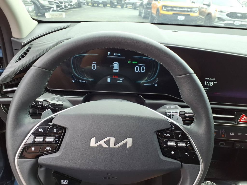Used 2025 Kia Niro EX Touring FWD image 11