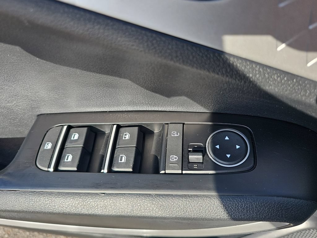 Used 2024 Kia Soul LX w/ Option Group 015 FWD image 26