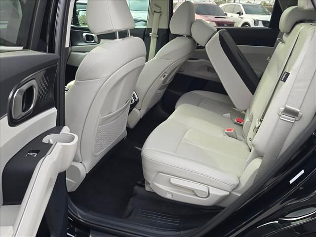 Certified 2025 Kia Sorento S w/ Panoramic Sunroof Package FWD image 9