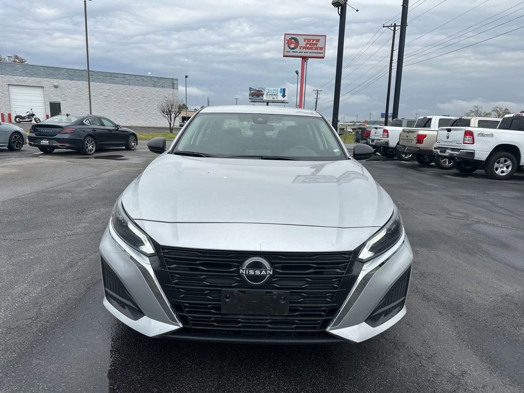 Used 2024 Nissan Altima 2.5 SV FWD image 15