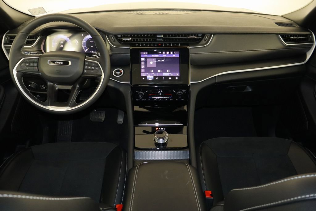 Used 2025 Jeep Grand Cherokee L Altitude image 29