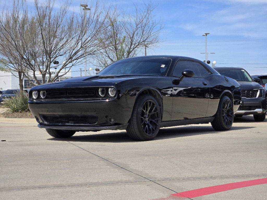 Used 2016 Dodge Challenger R/T image 2