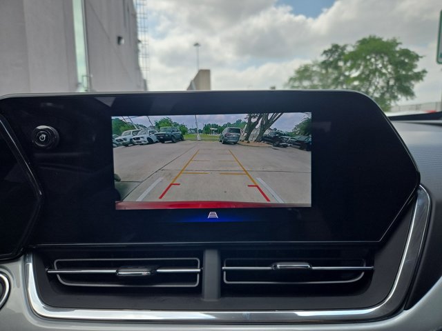 Used 2025 Chevrolet Trax LT w/ LT Convenience Package FWD image 12